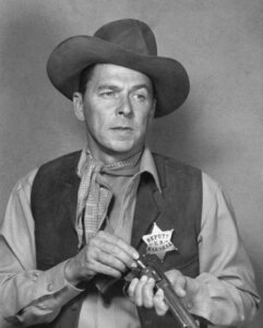 Рональд Рейган в роли шерифа в фильме «Закон и Порядок». 1953 г.